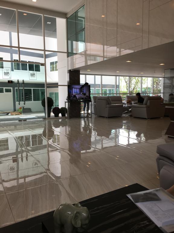 Pool View Room The Prio チエンマイ エクステリア 写真