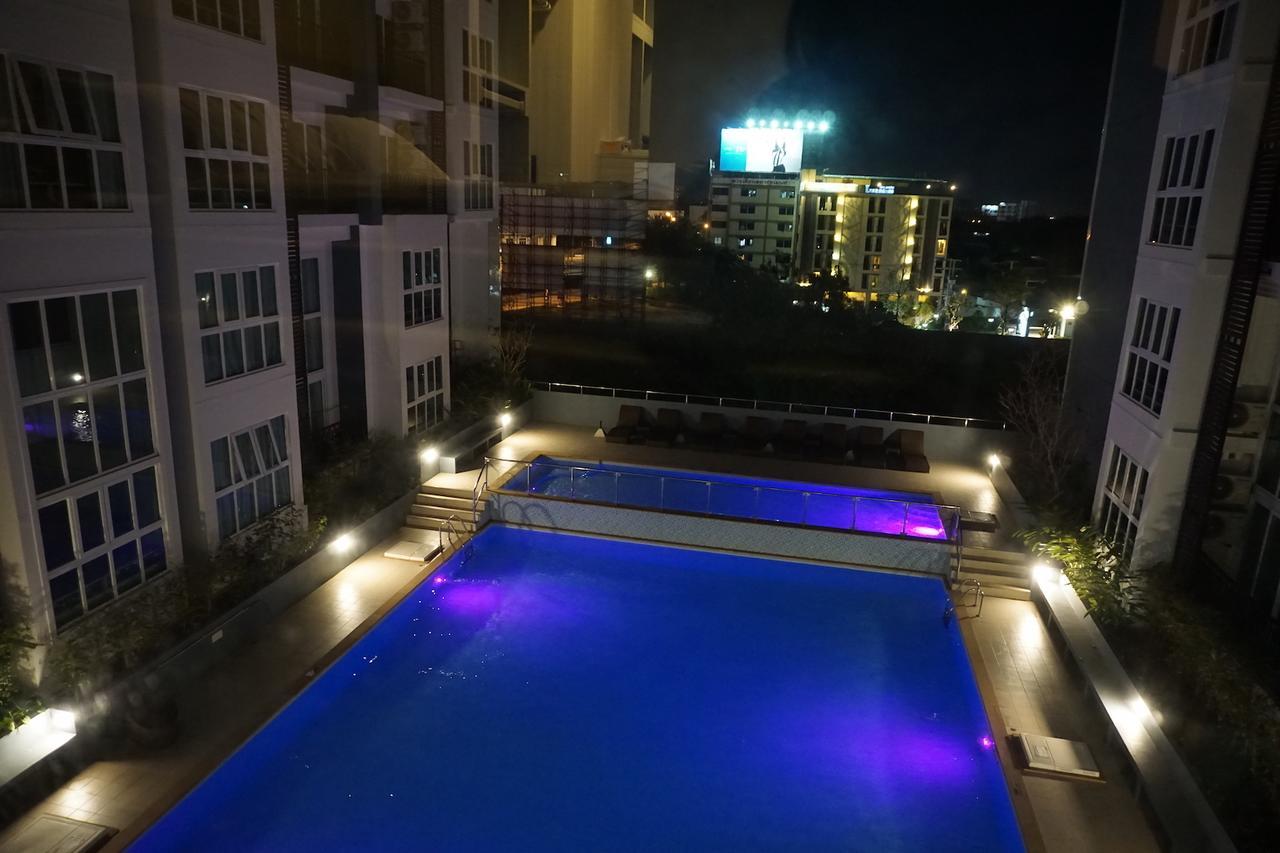 Pool View Room The Prio チエンマイ エクステリア 写真